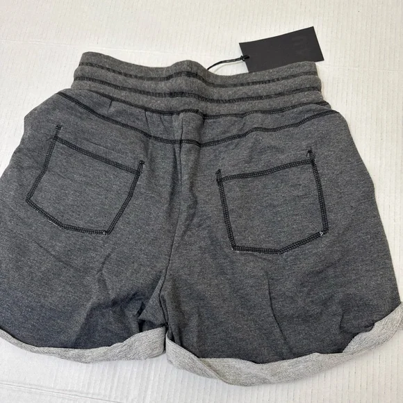 NWT Women’s Performance Shorts Gray Size Medium Sports Shorts with Pockets - Picture 6 of 6